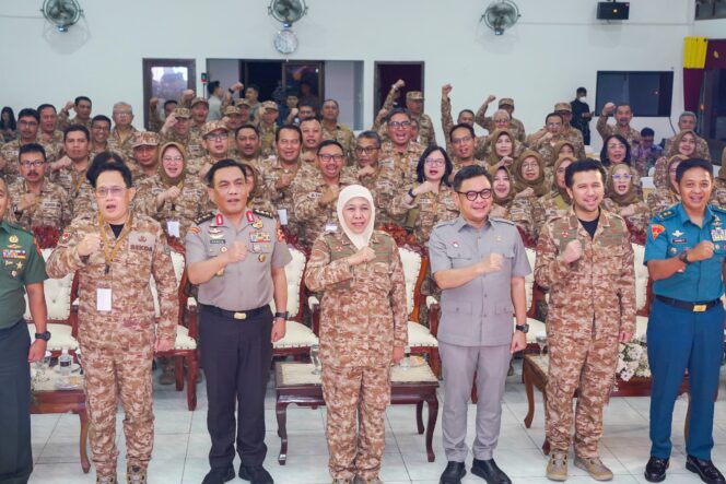 
					Gubernur Lemhanas Sebut Jatim Retreat 2025 Pertama  di Indonesia Pasca Lembah Tidar Magelang , Tekankan Pentingnya Kolaborasi dan  Searah dengan Pemerintah Pusat