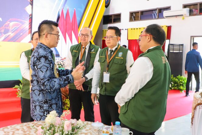 
					Di Hadapan Kepala LAN RI dan Asdep Kemenpan-RB, Sekdaprov Adhy Tegaskan Komitmen Pemprov Jatim Wujudkan Reformasi Birokrasi Lewat Inovasi