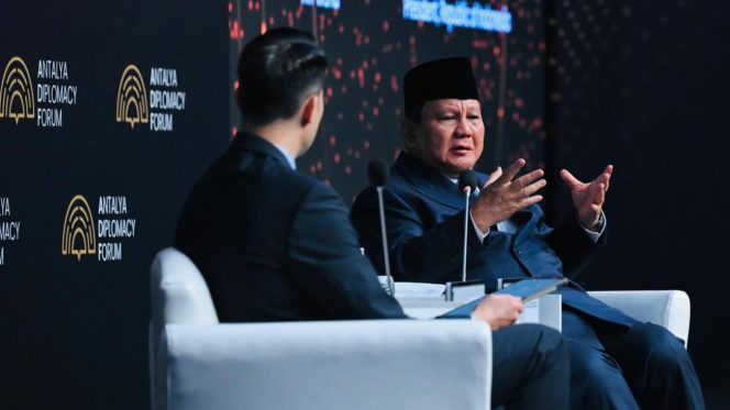 
					DPR RI Apresiasi Prabowo Ambil Peran Diplomatik di Timur Tengah untuk Perdamaian