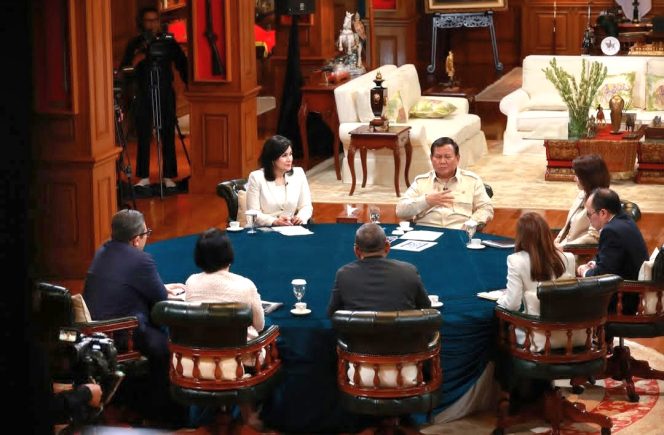 
					Presiden Prabowo Dialog dengan Tujuh Jurnalis Media Nasional, Jelaskan Isu Strategis