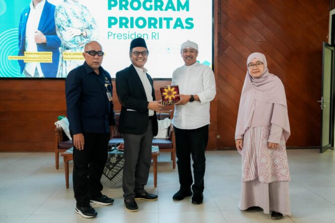 
					Dapur MBG Persis Garut, dari Santri untuk Santri