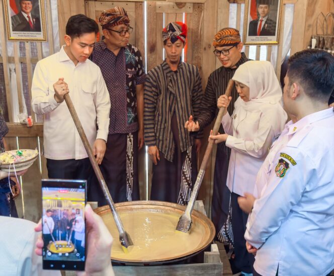 
					Wapres Gibran Apresiasi Bazar Blitar Djadoel, Gubernur Khofifah Komitmen Berdayakan Koperasi- UMKM dan Ekonomi Kreatif di Jatim