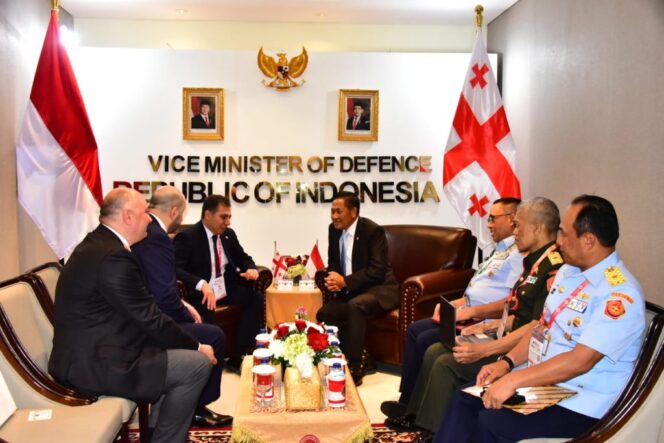 
					RI-Georgia Perkuat Hubungan Pertahanan: Wamenhan Donny Taufanto Terima Kunjungan Wamenhan Georgia