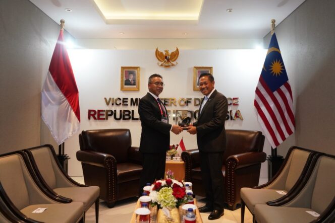 
					Wamenhan RI Terima Kunjungan Kehormatan Wamenhan Malaysia, Bahas Penguatan Kerja Sama Strategis