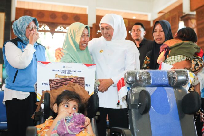 
					Salurkan Berbagai Bantuan Rp6,53 M di Tuban, Pastikan Tepat Sasaran dan Aman, Gubernur Khofifah: Mohon Jangan Dipakai Judol