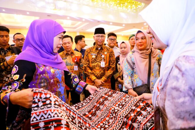 
					Gubernur Khofifah Pimpin Misi Dagang Jatim-Lampung Bukukan Transaksi Rp1,055 Triliun Lebih, Optimis Kuatkan  Pasar Dalam Negeri