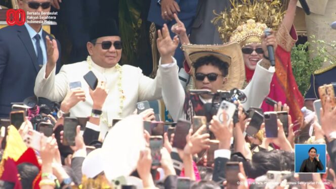 
					Atraksi Meriah HUT ke-80 RI: Presiden Prabowo Ikut Bergoyang Bersama Rakyat