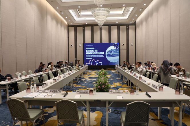 
					Kemenhub Targetkan Deregulasi Aturan Angkutan Barang Tuntas Akhir Tahun 2025