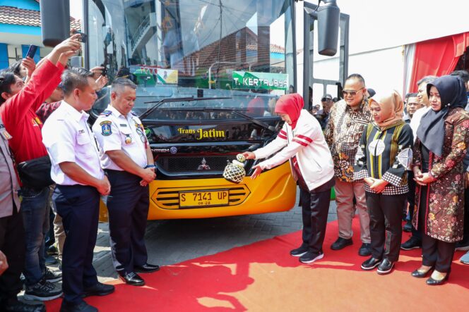 
					Gubernur Khofifah Dinobatkan sebagai Pemimpin Daerah Inovatif Lewat Program Trans Jatim
