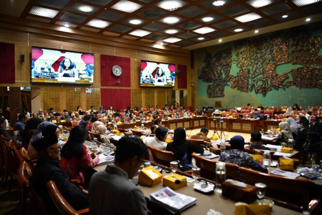 
					DPR Setujui Anggaran Kemendikdasmen 2026 untuk Perkuat Akses dan Mutu Pendidikan