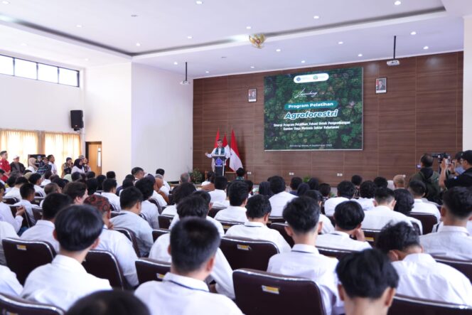
					Menaker Dorong Masyarakat Kuasai Agroforestri untuk Ekonomi Berkelanjutan