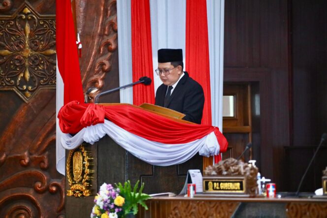 
Di Sidang Paripurna DPRD Jatim, Pj. Gubernur Adhy Beberkan Strategi Tarik PAD dari JGU dan Jamkrida Usai Berubah Jadi Perseroda
