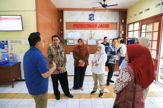 
Pj. Gubernur Jatim Ajak Masyarakat Manfaatkan Cek Kesehatan Gratis, Kado Ultah dari Negara