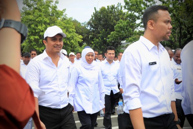 
Gladi Bersih H-1 Pelantikan Kepala Daerah dan Wakil Kepala Daerah, Khofifah-Emil Semangat Baris Berbaris dari Monas ke Istana Negara