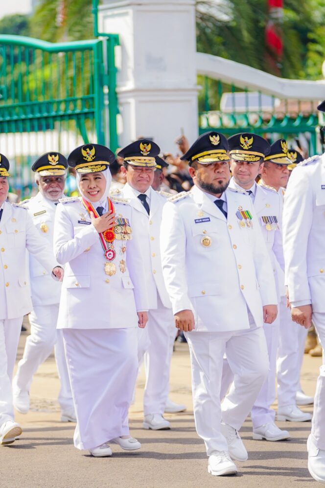 
Resmi Dilantik Presiden sebagai Gubernur dan Wagub Jatim 2025-2030, Khofifah-Emil Siap Sinergikan Nawa Bhakti Satya dengan Asta Cita