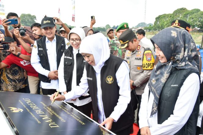 
Resmikan DAM Boreng, Gubernur Khofifah: Upaya Pulihkan Produktivitas Pertanian, Wujudkan Ketahanan Pangan