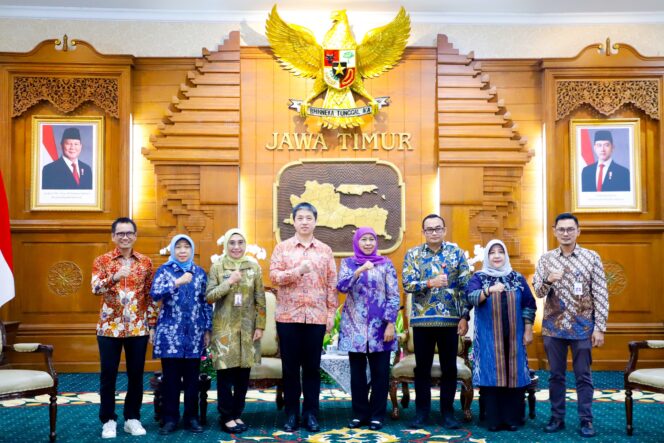 
Terima Kunjungan Konjen RRT Di Surabaya, Gubernur Khofifah Bahas Peluang Kerjasama Sektor Peternakan, Kesehatan Hingga Sosial Budaya