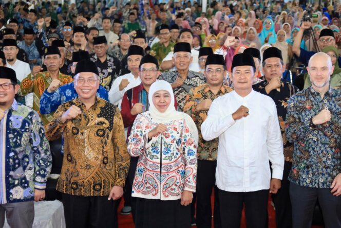 
Hadiri Kajian Ramadhan PW Muhammadiyah Jatim, Gubernur Khofifah : Menjadikan Baldah Thayyibah adalah Tugas Kita Bersama