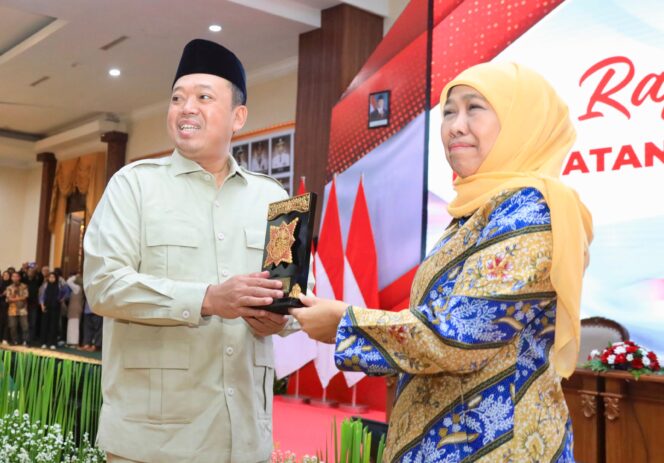 
Rakor Penguatan Ekonomi  bersama Menteri ATR/BPN, Gubernur Khofifah : Pemkab/ Pemkot Se Jatim  Komitmen Tuntaskan RDTR untuk Peningkatan Investasi Jatim