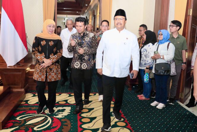 
Rakor Penguatan Ekonomi Desa Bersama Mensos RI, Gubernur Khofifah Pastikan Jatim Siap Jalankan Program Sekolah Rakyat dan DTSEN