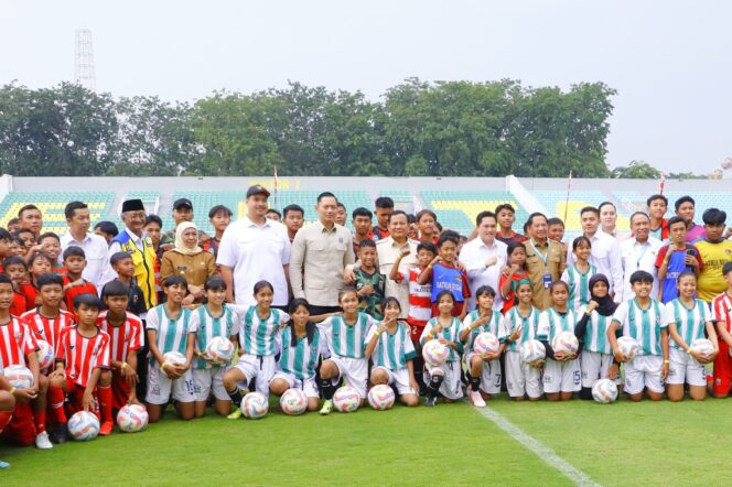 
Presiden Prabowo Resmikan 17 Stadion Serentak di Gelora Delta Sidoarjo, Gubernur Khofifah Nyatakan Jatim Siap Jadi Tuan Rumah Ajang Nasional Hingga Internasional