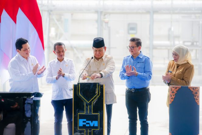 
Dampingi Presiden Prabowo Resmikan Pabrik Pemurnian Logam Mulia PTFI, Gubernur Khofifah Tegaskan Jatim Tuan Rumah Ramah Bagi Investor