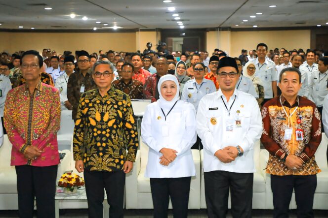 
Pemprov Jawa Timur  Menerima Penghargaan dari KPK, Gubernur Khofifah : Komitmen Pencegahan Korupsi Menjadi Nafas Pemprov dan Kabupaten/Kota Se-Jatim