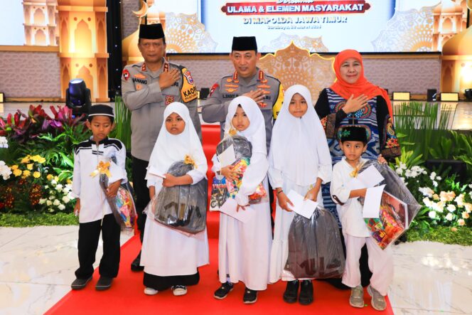 
Safari Ramadhan Bersama Kapolri  dan Ulama Serta Elemen Masyarakat Jatim, Gubernur Khofifah Sebut Hal Ini  Wujud Sinergitas Menjaga Stabilitas Nasional di Jatim