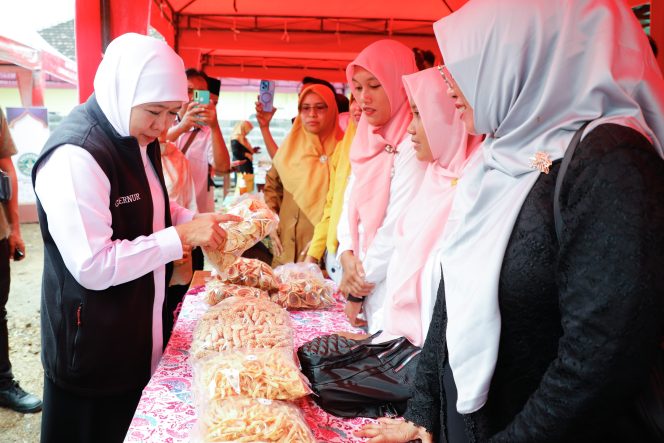 
Pemprov Jatim Gelar  Pasar Pangan Murah di Situbondo, Gubernur Khofifah  Pastikan Sembako Terakses Masyarakat dengan Harga Terjangkau