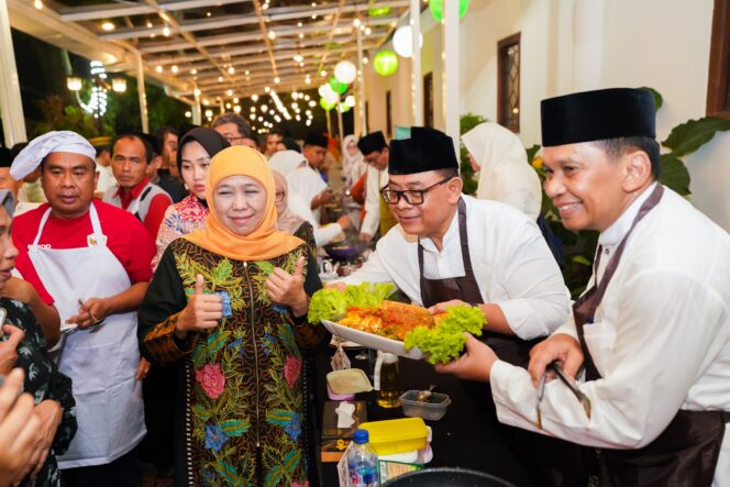 
Jaga Tradisi Salat Malam Bersama Kepala Perangkat Daerah dan BUMD Jatim Dilanjutkan Lomba Masak Bandeng , Gubernur Khofifah Harap Tingkatkan Keguyuban dan Keberkahan di Akhir Ramadhan