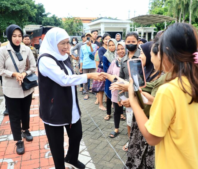 
Gelar Open House, Gubernur Khofifah Undang Masyarakat Jatim Silaturahim ke Gedung Negara Grahadi dan Kediamannya