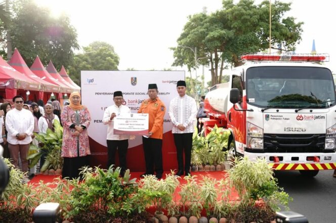 
Atasi Kekeringan, Bank Jatim Serahkan CSR Ke Pemkab Tuban