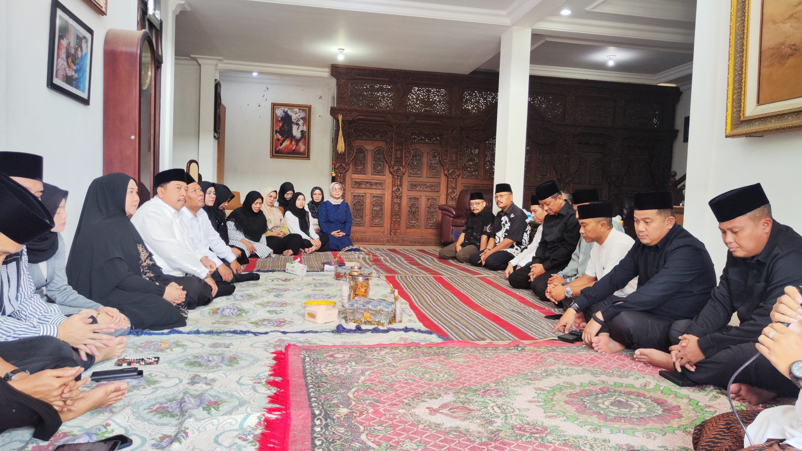 
					Iringi Kepergian Mantan Bupati Jombang Suyanto, Abah Warsubi : Beliau Pribadi Yang Baik