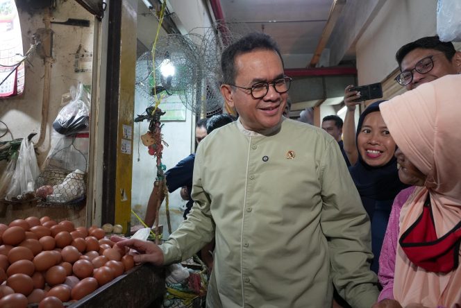 
					Mendag Kunjungi Pasar Kebon Kembang Bogor, Pastikan Harga Bapok Stabil