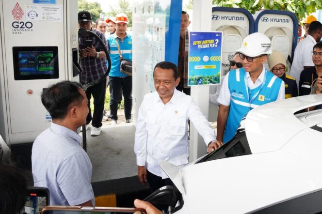 
Menteri ESDM Pastikan Kesiapan SPKLU di Jateng untuk Mudik 2025