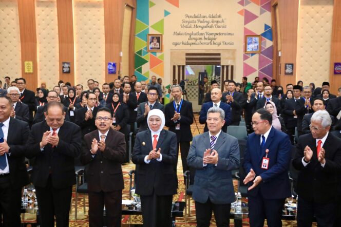 
Gubernur Khofifah  Sampaikan Pesan ke Peserta PKA II dan III BPSDM Jatim Agar Perkuat Kapasitas Pemimpin Birokrasi Yang Adaptif, Inovatif, Solutif dan Visioner