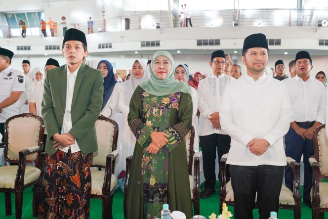 
					Gubernur Khofifah, Wagub Emil dan Gus Iqdam Halal Bi Halal dengan Ribuan Insan BUMD dan Pelaku KUMKM Jatim, Pesankan Optimisme Menghadapi Gejolak Ekonomi Global