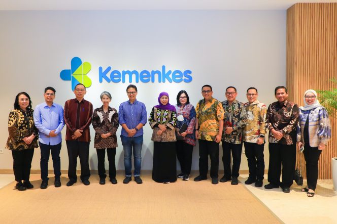 
Gubernur Khofifah Bersama Menkes RI Bahas Kesiapan RSUD Dr Soetomo dan RSUD Dr Saiful Anwar Jadi RSPPU / Hospital Based Untuk Prodi Bedah Saraf dan Radiologi