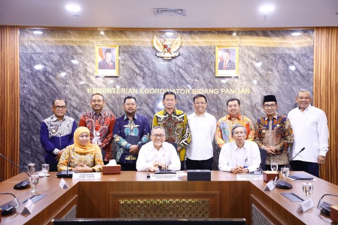 
Menghadap Menko Zulhas, Gubernur Khofifah Sampaikan Jatim Siap Menjadi Pioner  Tiga Program Unggulan Presiden Prabowo