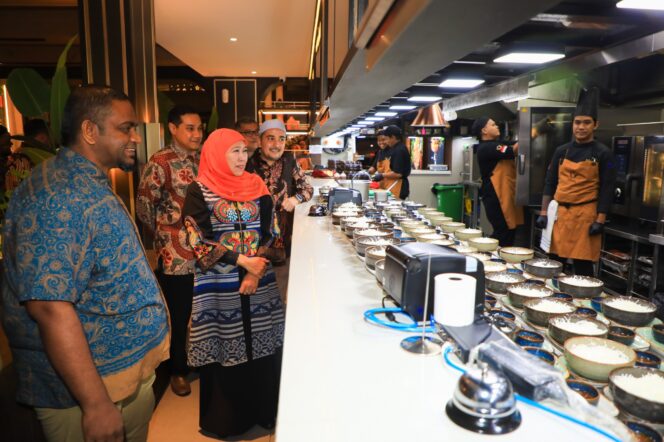 
Gubernur Khofifah Optimis Hadirnya Me’nate Steak & Seafood Perkaya Destinasi Kuliner Halal Surabaya