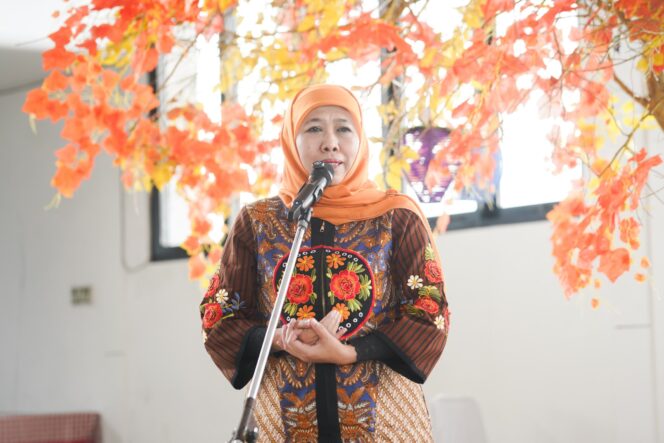 
Kado Hari Kartini, Gubernur Khofifah Serahkan Bantuan KIP Putri Jawara Senilai Rp 4,6 Miliar untuk Ribuan Perempuan Tangguh Jawa Timur