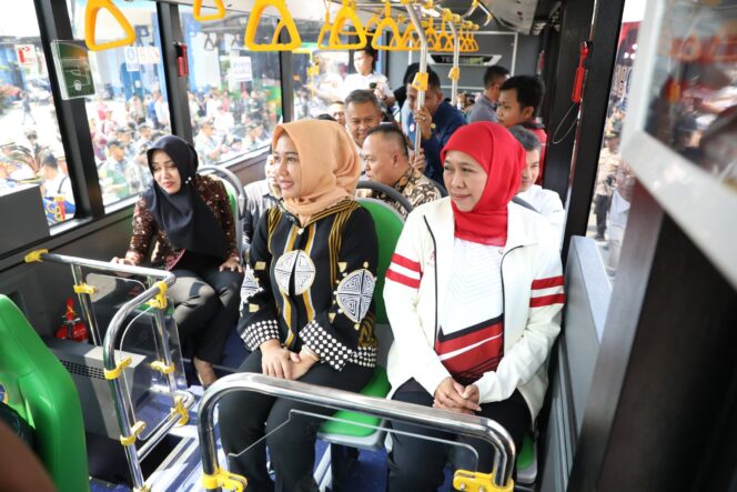 
Kabar Gembira! Gubernur Khofifah Gratiskan Layanan Bus Trans Jatim di Lima Koridor Selama Sehari Penuh di Hari Angkutan  Nasional