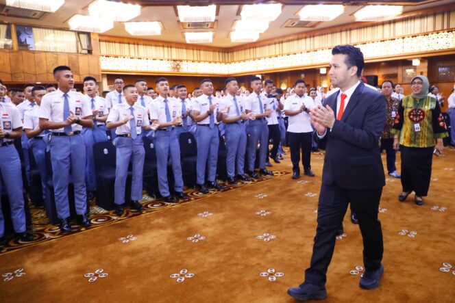 
					Wagub Emil Ajak Siswa Taruna Nusantara Tanamkan Jiwa Keberanian dan Budi Pekerti