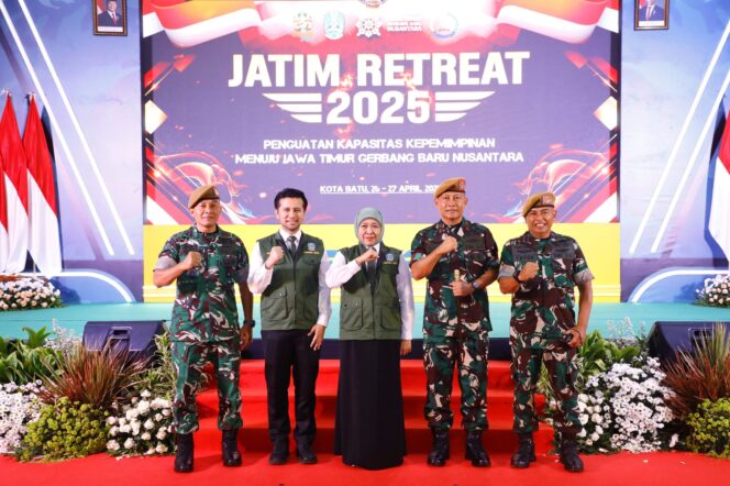 
Tutup Jatim Retreat 2025, Gubernur Khofifah Tegaskan Komitmen Bersama Implementasi Asta Cita dan Nawa Bhakti Satya  Wujudkan Gerbang Baru Nusantara