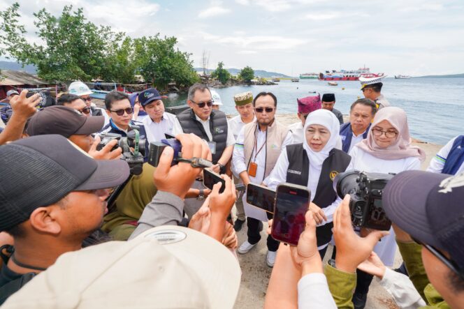 
Gubernur Khofifah Meninjau  Kesiapan Operasional Kapal Cepat Banyuwangi-Denpasar