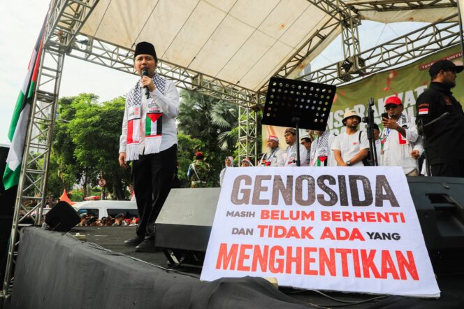 
Orasi Aksi Damai Bela Palestina, Wagub Emil Serukan Solidaritas Kemanusiaan