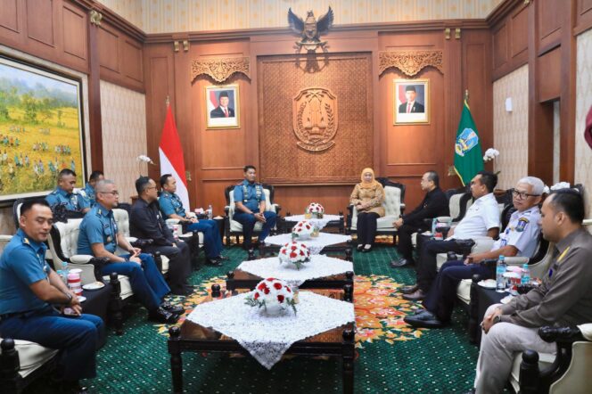 
Gubernur Khofifah Sambut Baik Komandan Lantamal V Dukung Kedaulatan Pangan di Jatim