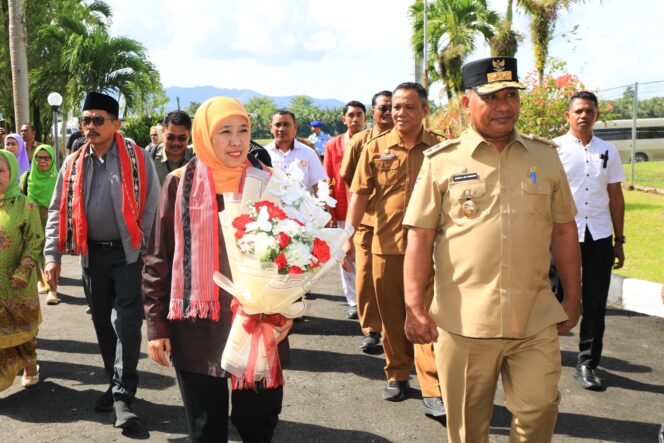 
Gelar Misi Dagang dengan Provinsi Maluku Ditengah Kontraksi Ekonomi Global, Gubernur Khofifah: Jatim Terus Melangkah Perkuat Posisi Strategis di Indonesia Timur