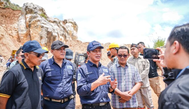 
Menteri LH Minta Kegiatan Usaha Pemicu Bencana di Cijeruk dan Sukabumi Dihentikan