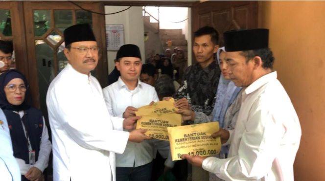 
					Korban Tanah Longsor di Cangar Kota Batu Terima Santunan dari Kemensos